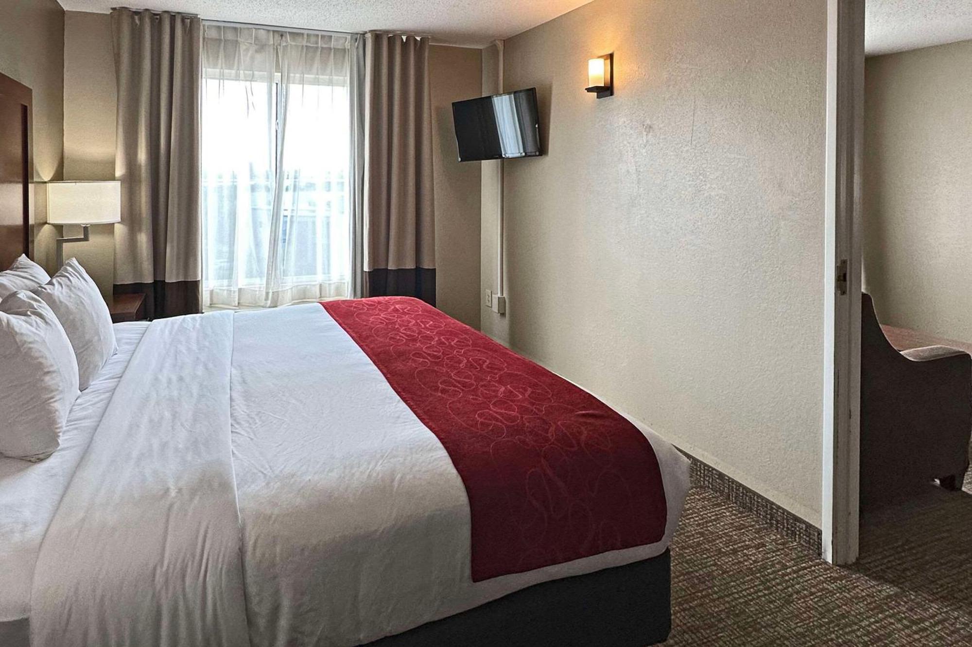 Comfort Suites Concord Mills Экстерьер фото