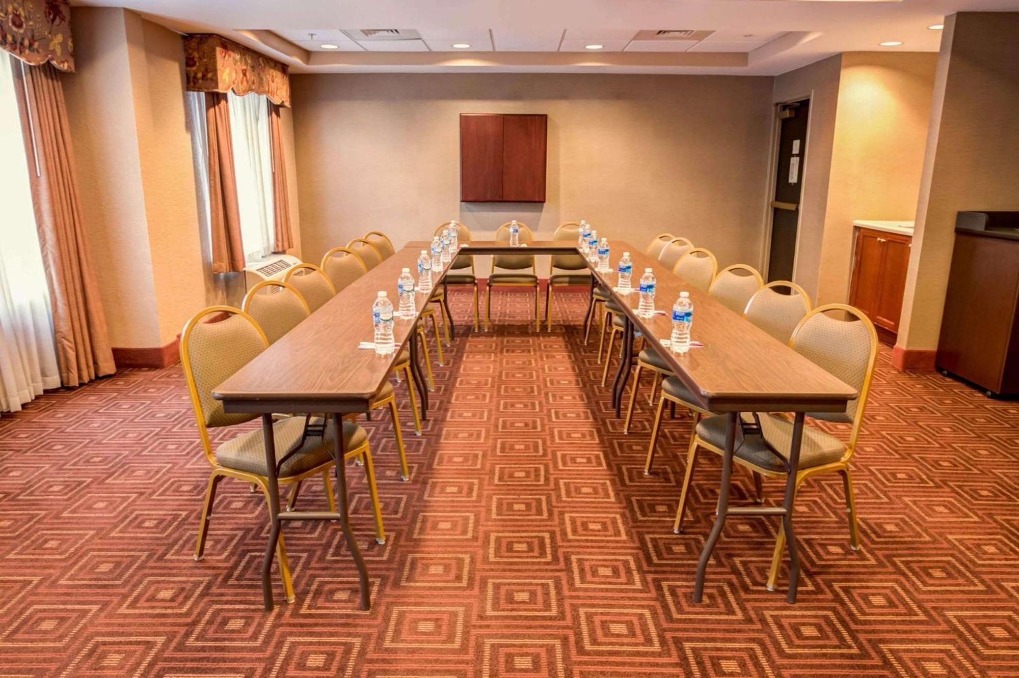 Comfort Suites Concord Mills Экстерьер фото