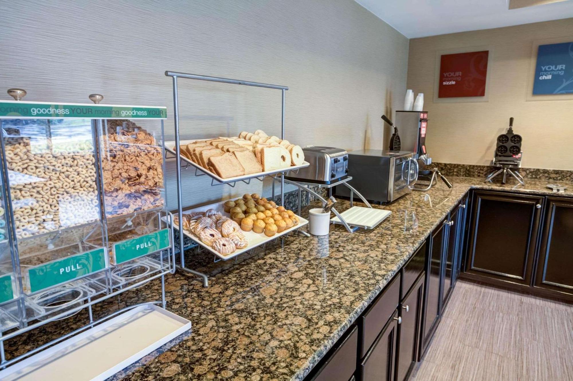 Comfort Suites Concord Mills Экстерьер фото