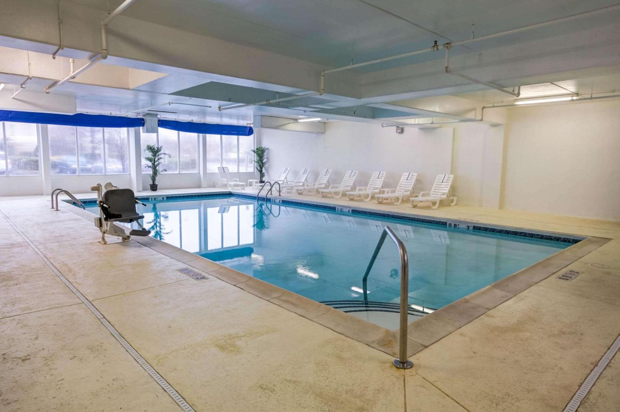 Comfort Suites Concord Mills Экстерьер фото