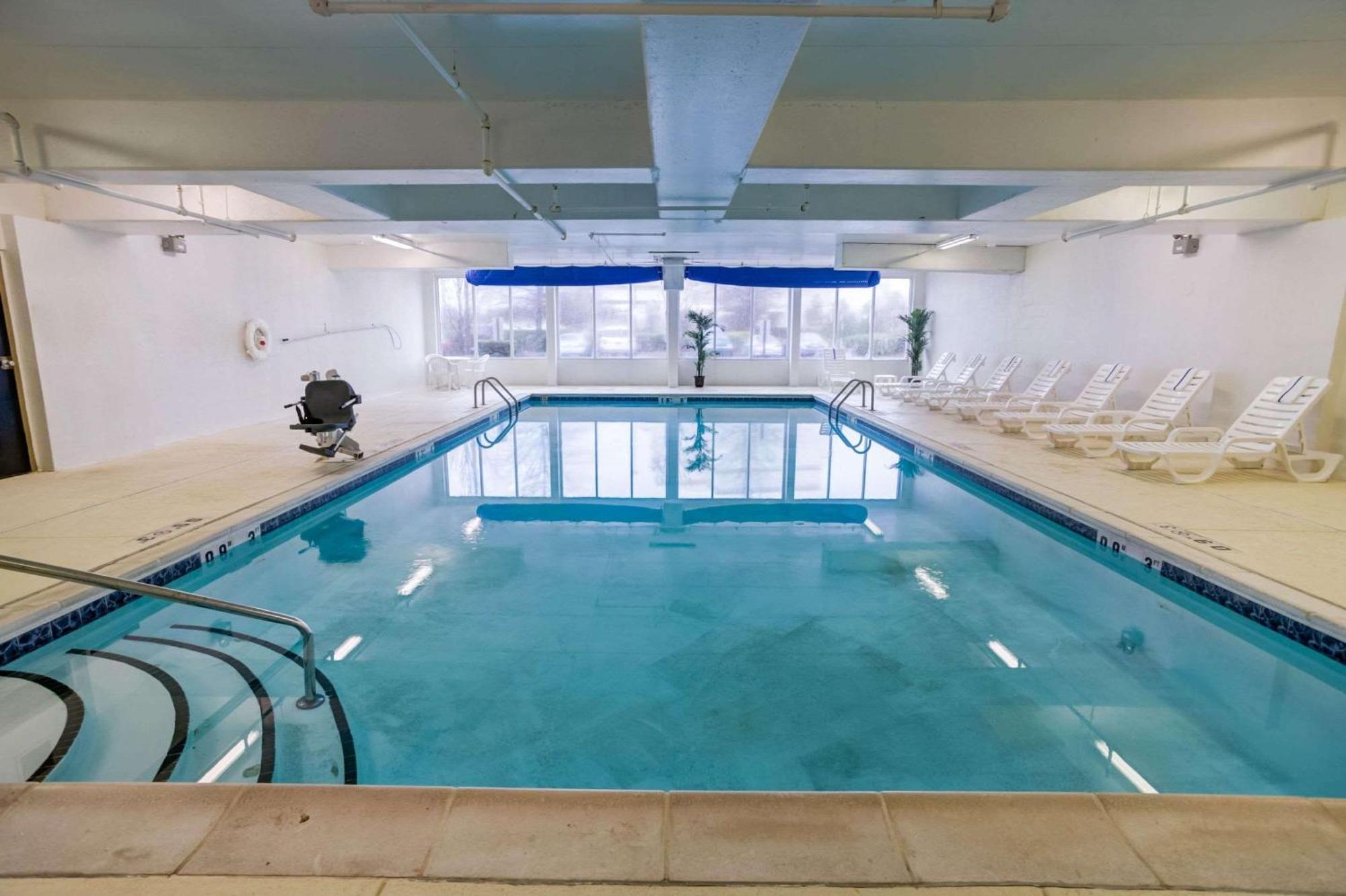 Comfort Suites Concord Mills Экстерьер фото